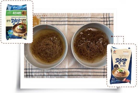 풀무원(왼쪽)과 CJ제일제당 평양냉면 밀키트에는 별도의 고명이 없다. 이슬아 기자