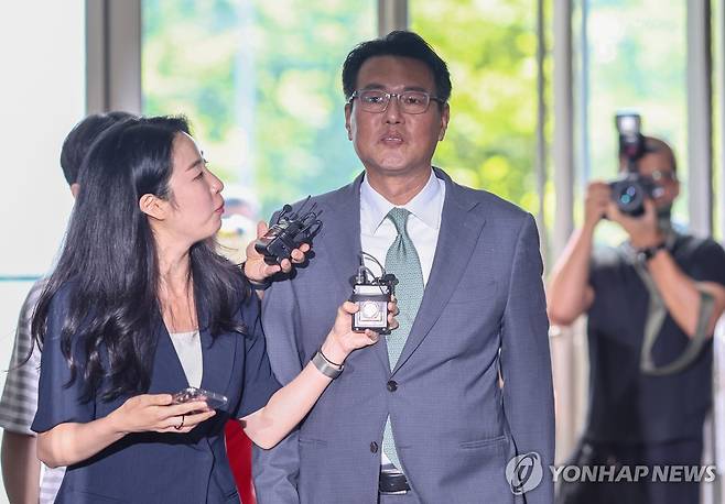 김태효 전 1차장, 순직해병 특검팀 출석 (서울=연합뉴스) 윤동진 기자 = 윤석열 정부 외교라인 핵심 인사인 김태효 전 국가안보실 1차장이 11일 피의자 신분으로 조사를 받기 위해 서울 서초구 순직해병 특검팀 사무실로 들어서고 있다. 2025.7.11 mon@yna.co.kr