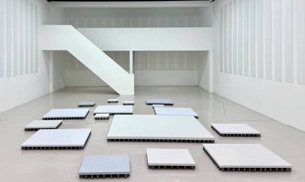 설고은 개인전 ‘Cracks, Ripples, and What Not’이 열리고 있는 서울 영등포구 Hall 1 전경. 독자 제공