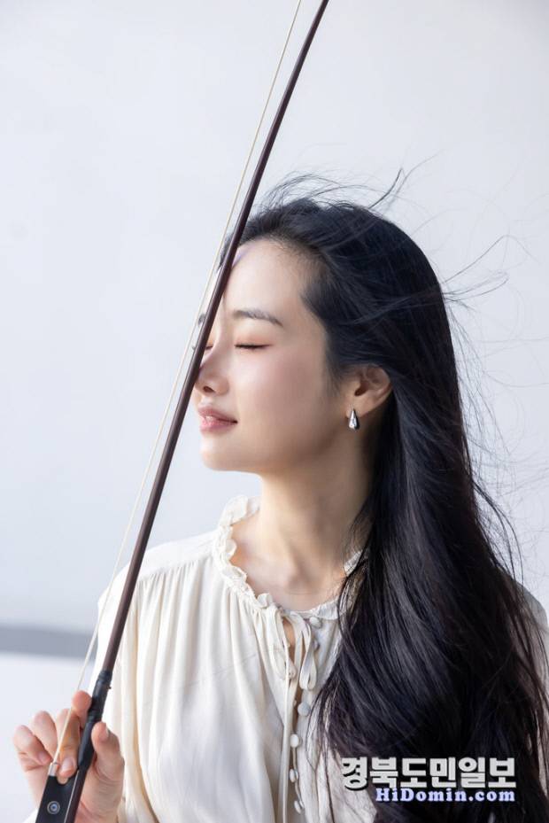 바이올리니스트 김봄소리가 7월14일(현지시간) 프랑스 파리 에펠탑에서 열리는 세계적 클래식 이벤트인 '르 콩세르 드 파리' 메인무대에 선다. 사진=김봄소리 홈페이지