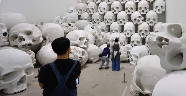 론 뮤익의 '매스' 전시 모습. 연합뉴스