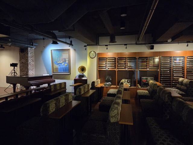 향촌문화관 지하에 자리잡고 있는 녹향에는 당시의 LP레코드와 음향기기, 피아노, 액자 등이 그대로 남아 있다. 요즘도 음악감상실로 운영되고 있다. 정규 프로그램 외에도 신청곡을 적어내면 그곡을 들을 수 있다. 권예인 인턴