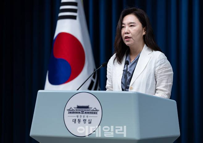 강유정 대통령실 대변인이 13일 서울 용산 대통령실 청사에서 차관급 인선 관련 브리핑을 하고 있다.