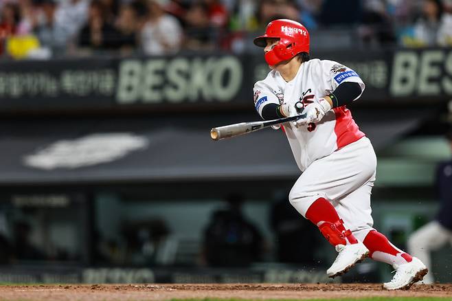 KIA 김선빈이 광주-기아 챔피언스 필드에서 열린 2025 KBO리그 롯데전에서 2타점 적시타를 치고 있다. 사진 | KIA 타이거즈