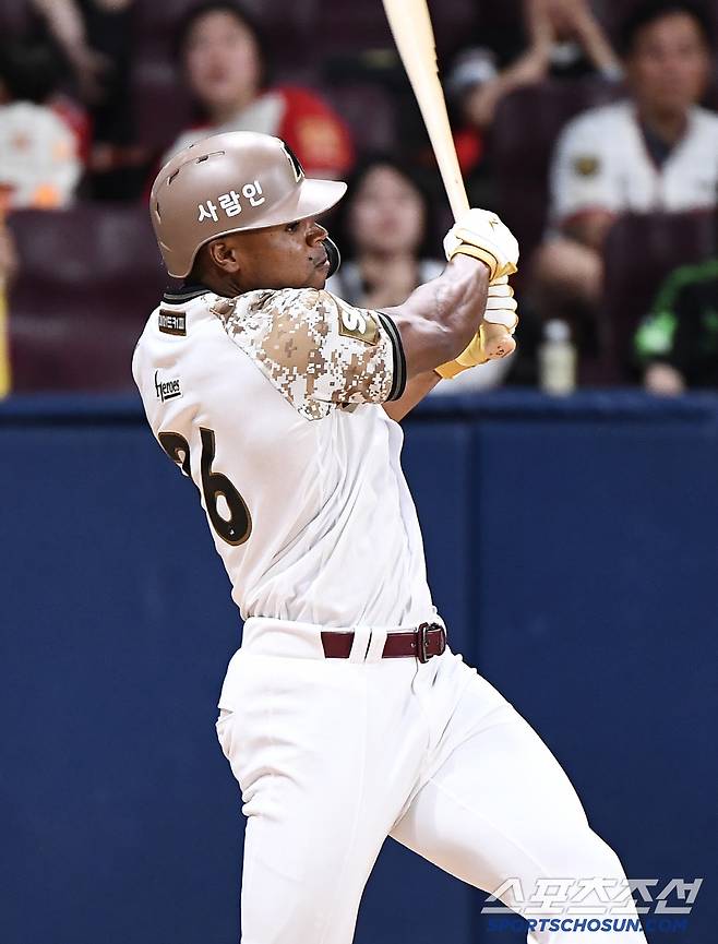 26일 서울 고척스카이돔에서 열린 KIA-키움전. 11회말 무사 대타 스톤이 안타를 치고 있다. 고척=정재근 기자 cjg@sportschosun.com/2025.6.26/