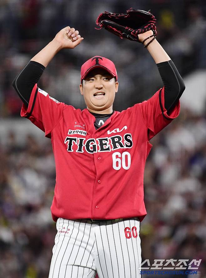 11일 광주 기아챔피언스필드에서 열린 KBO리그 KIA와 삼성의 경기. 6회초 삼성 김재성의 파울볼이 펜스를 넘어가자 아쉬워하는 KIA 선발 김도현. 광주=송정헌 기자songs@sportschosun.com/2025.06.11/