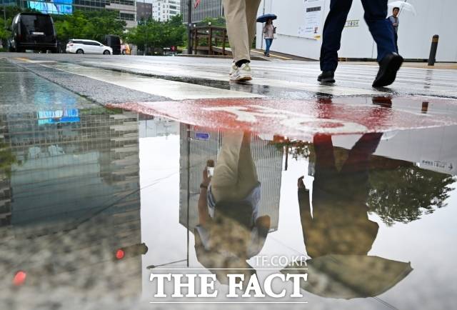 13일 기상청에 따르면 전국 최저 기온은 19~25도, 최고 기온은 28~35도를 기록하겠다. /장윤석 지