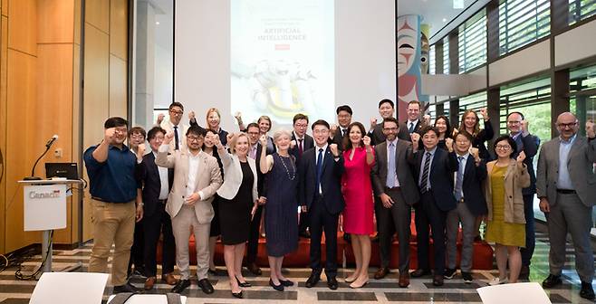 제1차 한-캐나다 1.5트랙 첨단기술대화' 참석자 단체사진