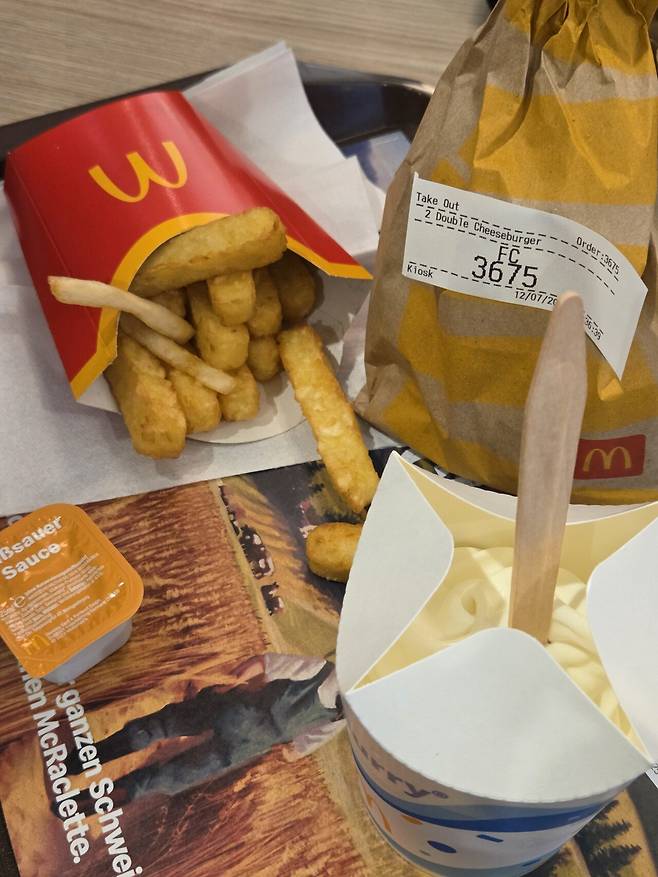 20250712_184609.jpg 2025 스위스 맥도날드와 스타벅스가격