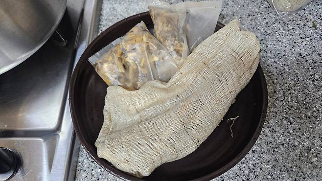 20250712_204343.jpg 저녁 야구하는 아들 몸보신 홈메이드 들깨 삼계탕