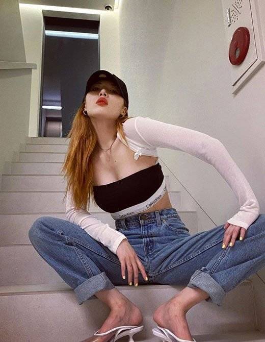 현아.jpg 일본에서 파는 뻥 뚫린 여성 상의