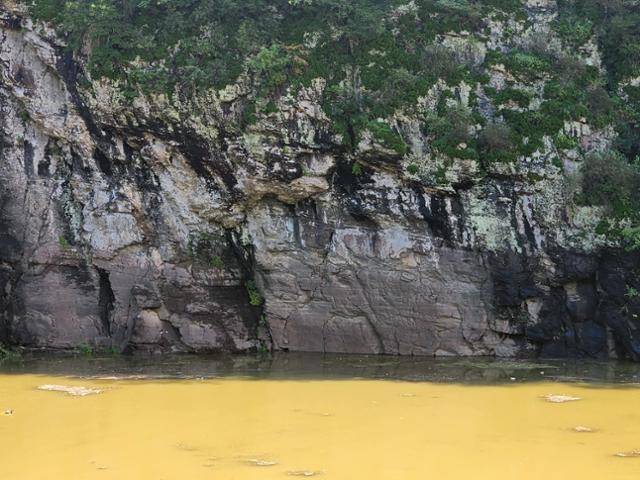 제6호 태풍 카눈이 상륙한 이튿날인 2023년 8월 11일 오전 울산 울주군 언양읍 반구대 암각화가 절반가량 물에 잠겨 있다. 울주=연합뉴스