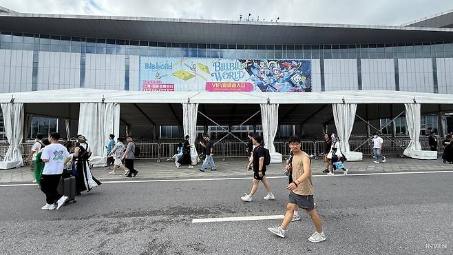 ▲ VIP/초청권 입장 입구는 2관과 3관 사이 북문입니다