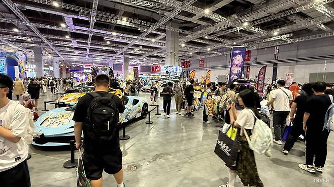 ▲ 뭐니뭐니해도 서브컬쳐 게임 행사에서 빠질 수 없는 이타샤도 한가득 모여있다