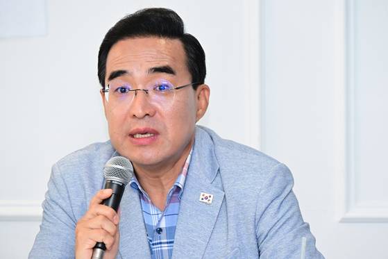 박홍근 기획분과장이 13일 서울 종로구 한 카페에서 열린 기자간담회에서 취재진의 질문에 답변하고 있다. 연합뉴스