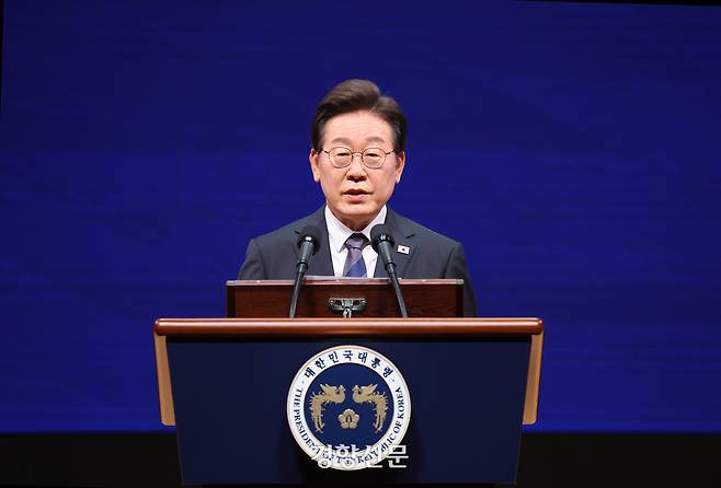 이재명 대통령이 13일 서울 강남구 코엑스에서 열린 2025 세계정치학회(IPSA) 서울총회 개막식에서 기조연설하고 있다. 대통령실사진기자단