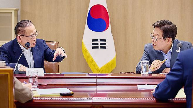 President Lee Jae Myung, right, speaks with National Security Adviser Wi Sung-lac during a full session of the National Security Council at the presidential office in central Seoul on July 10. [NEWS1]