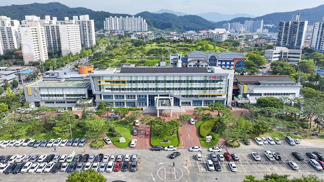 문경시청 전경.