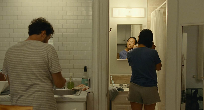 나영은 자신과 취향이 닮은 미국인 남성과 결혼했다. 영주권 취득이라는 현실적 이유도 있었지만, 관계의 중심엔 분명 사랑이 자리하고 있었다. [출처=IMDb]