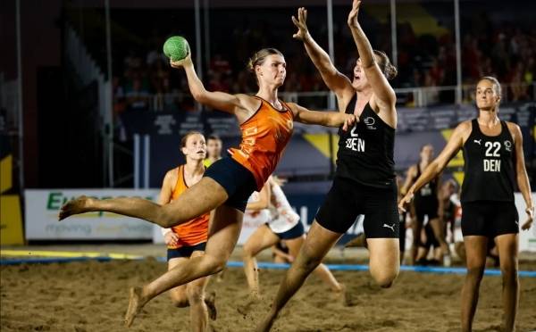 사진 2025 유럽 비치핸드볼선수권대회 여자부 8강 네덜란드와 덴마크 경기 모습, 사진 출처=유럽핸드볼연