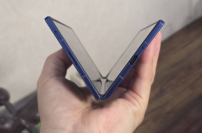 삼성전자가 9일(현지시간) 미국 뉴욕 브루클린에서 열린 ‘갤럭시 언팩 2025’ 행사에서 공개한 갤럭시 Z 폴드7. [권제인 기자/eyre@]