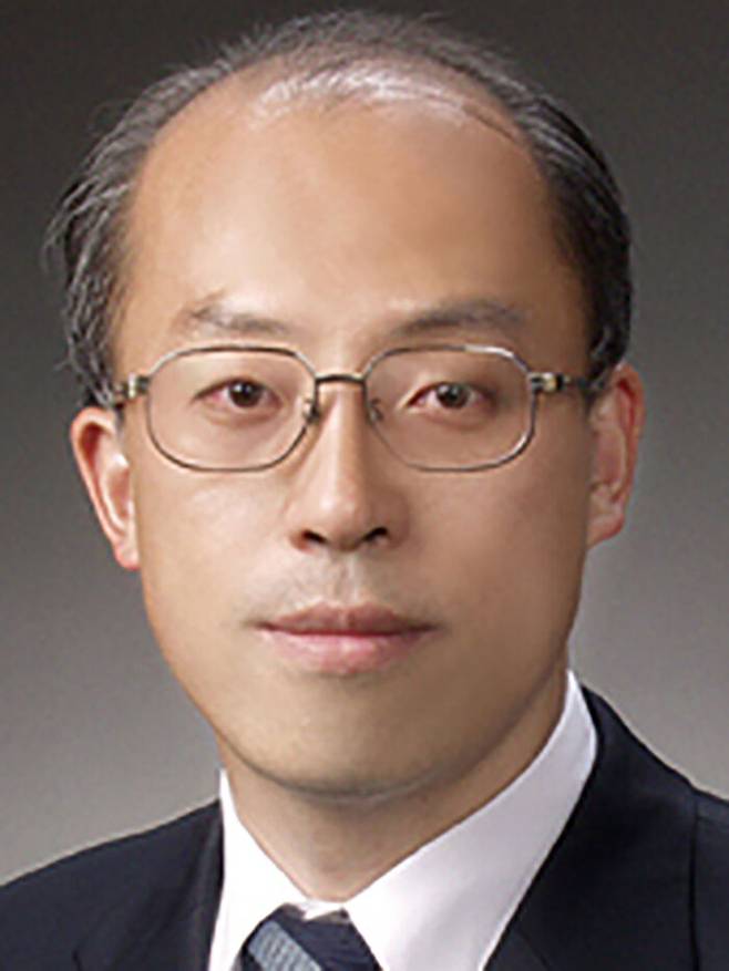 신임 법제처장에 임명된 조원철 변호사