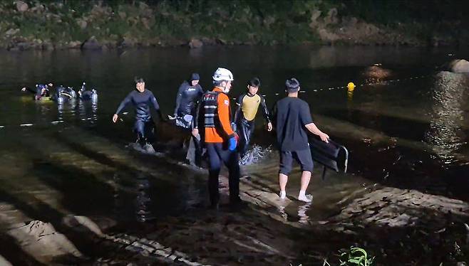 지난 9일 오후 6시19분쯤 충남 금산 제원면 천내리 금강 상류에서 물놀이를 하던 20대 4명이 실종된 뒤 모두 심정지 상태로 발견됐다. 충남소방본부 제공