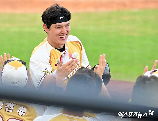 12일 오후 대전 한화생명볼파크에서 열린 '2025 신한 SOL Bank KBO 올스타전'에서 나눔 박동원이 홈런을 친 뒤 기뻐하고 있다. 대전, 김한준 기자
