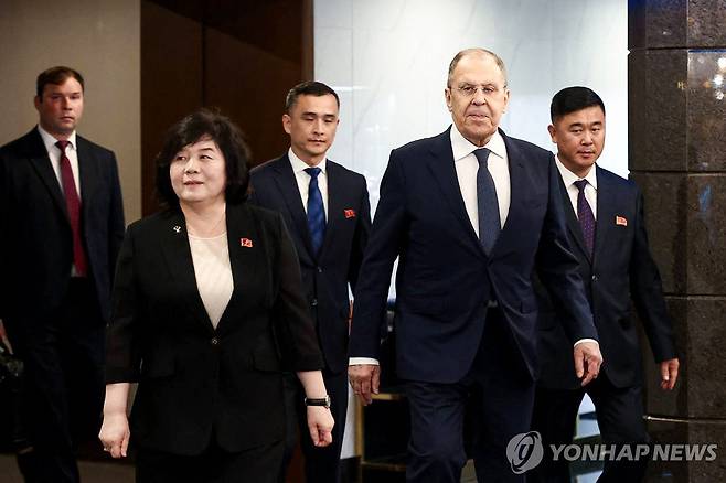 최선희 북한 외무상과 세르게이 라브로프 러 외무장관 [AFP/러 외무부 연합뉴스. 재판매 및 DB 금지]