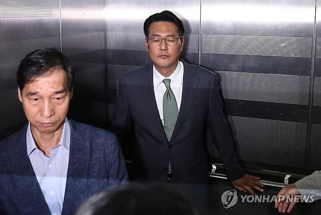 김태효 전 1차장, 순직해병 특검팀 출석 (서울=연합뉴스) 윤동진 기자 = 윤석열 정부 외교라인 핵심 인사인 김태효 전 국가안보실 1차장이 11일 피의자 신분으로 조사를 받기 위해 서울 서초구 순직해병 특검팀 사무실로 향하고 있다. 2025.7.11 mon@yna.co.kr