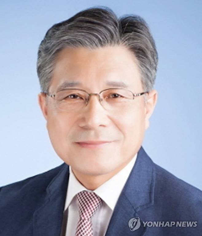 신임 국가유산청장에 허민 전남대 교수 (서울=연합뉴스) 이재명 대통령이 신임 국가유산청장에 허민 전남대 지구환경과학부 교수를 임명했다고 13일 강유정 대통령실 대변인이 브리핑을 통해 밝혔다. 2025.7.13 
    [대통령실 제공. 재판매 및 DB 금지] photo@yna.co.kr