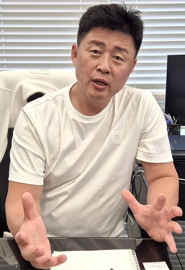 ▲&nbsp;송형석 ㈜와이즈에이아이 대표이사가 판교 테크노밸리 창업 환경에 대해 설명하고 있다.