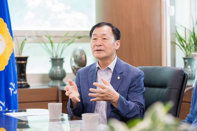 간담회에서 발언하고 있는 박태순 의장. 사진=안산시의회