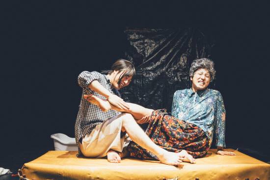 극단 공놀이클럽 '말린 고추와 복숭아향 립스틱'. 사진=거창문화재단