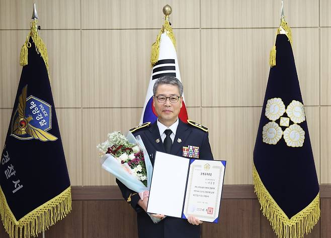 ‘2025년 상반기 모범공무원’으로 선정된 울진해경 이종형 경감./ 울진해양경찰서 제공
