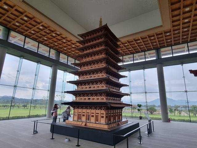 선덕여왕이 부국강병을 위해 자장의 건의로 축조했던 황룡사구층목탑 1/10 축소 모형.