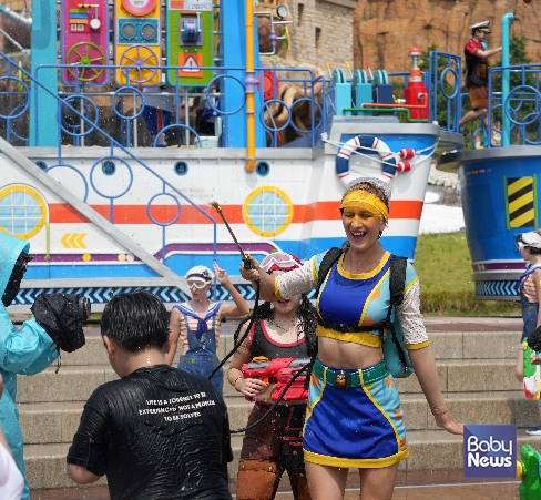 야외 가든스테이지 앞에 마련된 '워터그라운드'. ⓒ롯데월드 어드벤처 부산