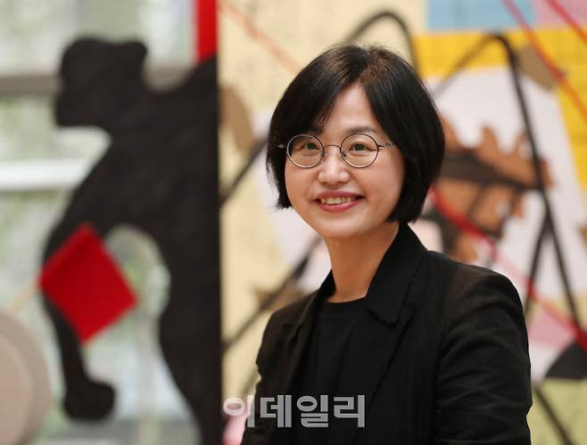 박선희 GS문화재단 대표가 최근 서울 강남구 GS아트센터에서 가진 이데일리와의 인터뷰에 앞서 포즈를 취하고 있다. (사진=김태형 기자)