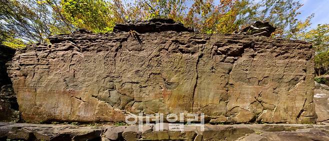 12일(한국시간) 제47차 유네스코 세계유산위원회에서 한국의 17번째 세계유산으로 등재된 ‘반구천의 암각화’ 중 ‘울주 천전리 명문과 암각화’(국보). (사진=국가유산청)