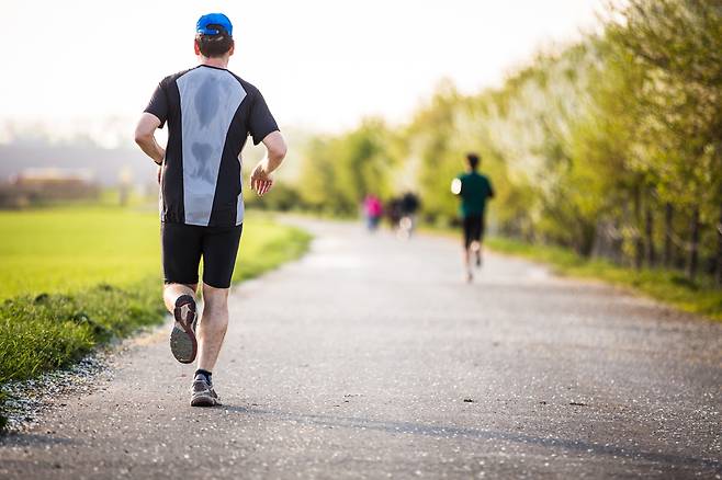 어떤 운동이든 신체 및 정신 건강에 도움이 되지만 운동 시간에 따라 효과는 달라진다. 수면의 질이나 외부 온도, 편안한 시간대 등을 고려해  자신의 목표에 맞는  시간대를 고르는 게 좋다.  [사진=클립아트코리아]