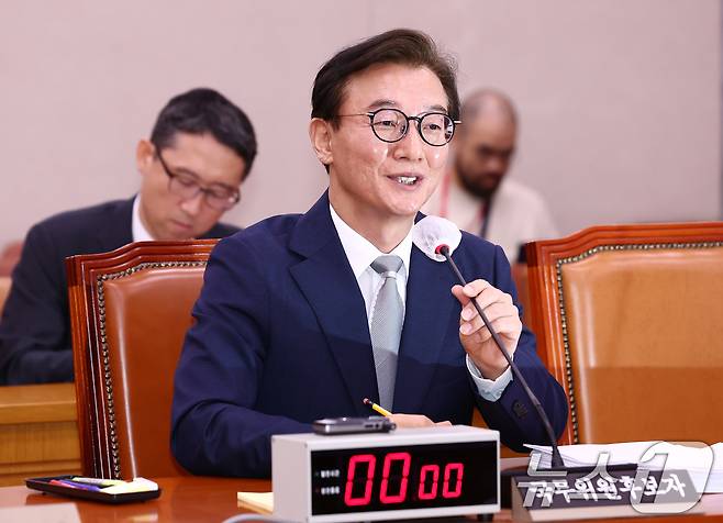 전재수 해양수산부 장관 후보자가 14일 오전 서울 여의도 국회 농림축산식품해양수산위원회에서 열린 해양수산부 장관 후보자 인사청문회에서 의원 질의에 답변하고 있다. 2025.7.14/뉴스1 ⓒ News1 김민지 기자