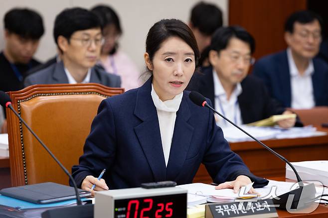 강선우 여성가족부 장관 후보자가 14일 서울 여의도 국회에서 열린 인사청문회에 출석해 의원 질의에 답하고 있다. 2025.7.14/뉴스1 ⓒ News1 유승관 기자