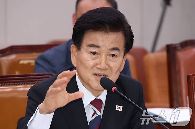 정동영 통일부 장관 후보자가 14일 오전 서울 여의도 국회 외교통일위원회 전체회의장에서 열린 인사청문회에서 의원 질의에 답하고 있다. 2025.7.14/뉴스1 ⓒ News1 이광호 기자