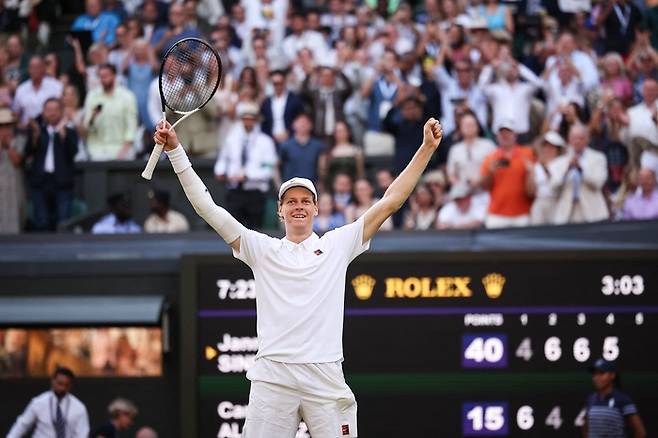 신네르가 윔블던 우승 후 환호하고 있다. 사진 | 런던=AFP연합뉴스