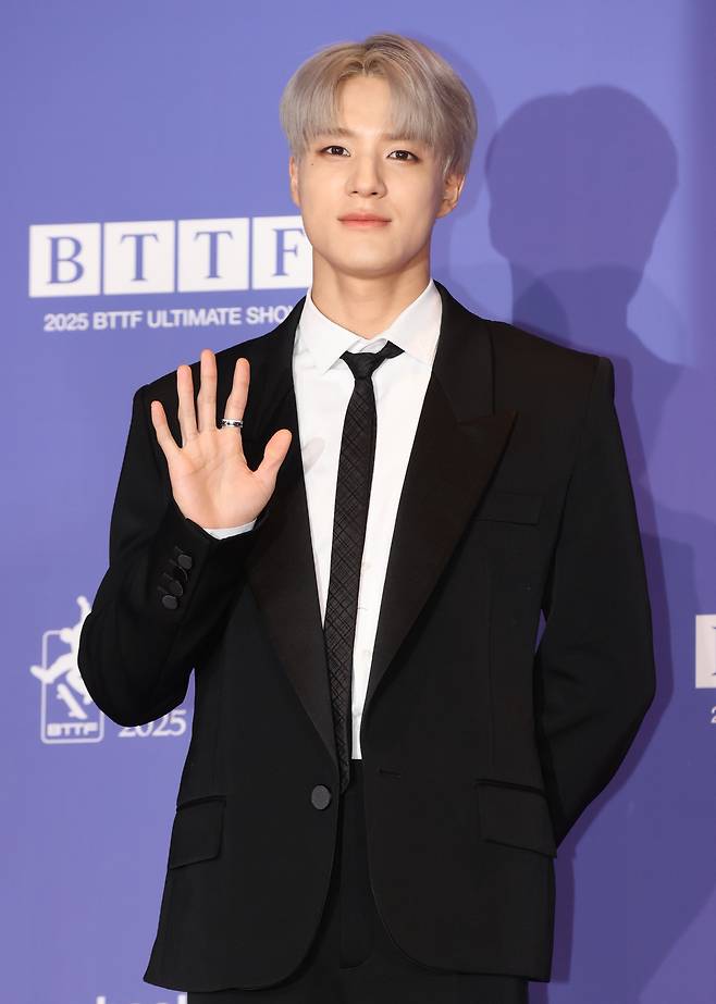 포즈 취하는 제노

    (서울=연합뉴스) 이재희 기자 = 그룹 엔시티 드림(NCT DREAM)의 제노가 14일 서울 송파구 롯데시네마 월드타워점에서 열린 다섯 번째 앨범 '고 백 투 더 퓨쳐' 제작 발표회에 참석, 포즈를 취하고 있다. 2025.7.14

    scape@yna.co.kr

(끝)





<저작권자(c) 연합뉴스, 무단 전재-재배포, AI 학습 및 활용 금지>