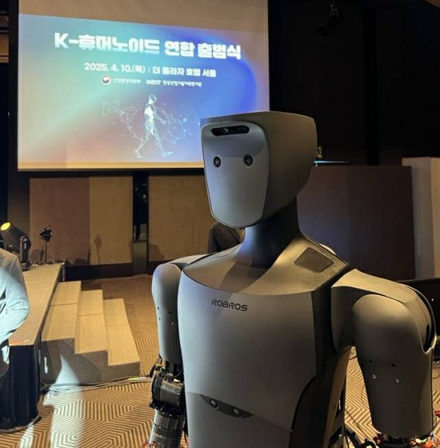 휴머노이드 로봇 '이그리스' (사진=로브로스)