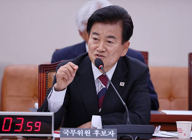 정동영 통일부 장관 후보자가 14일 오전 국회 외교통일위원회에서 열린 인사청문회에서 질의에 답하고 있다. /남강호 기자