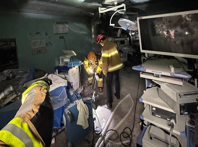 14일 오전 광주 동구 조선대학교 병원 신관 3층 수술실에서 불이 나 10분 만에 자체 진화됐다. 화재가 난 수술실 내부 모습./광주 동부소방서 제공