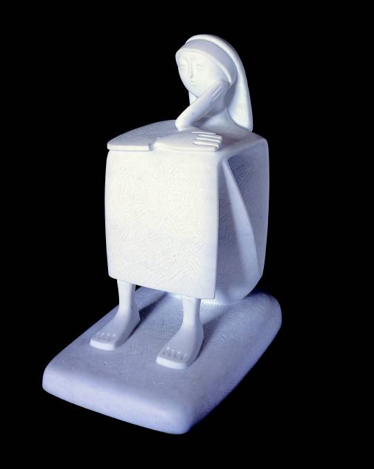 최종태 '앉아있는 사람', 33x51x66.5cm, 대리석, 1999, 대전시립미술관 제공