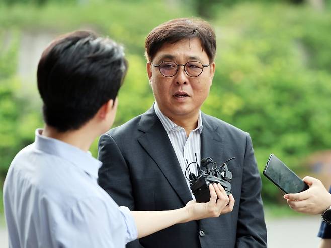 최휘영 문화체육관광부 장관 후보자가 14일 오전 서울 종로구 국립현대미술관에 마련된 인사청문회 사무실로 출근하며 소감을 밝히고 있다. 뉴스1